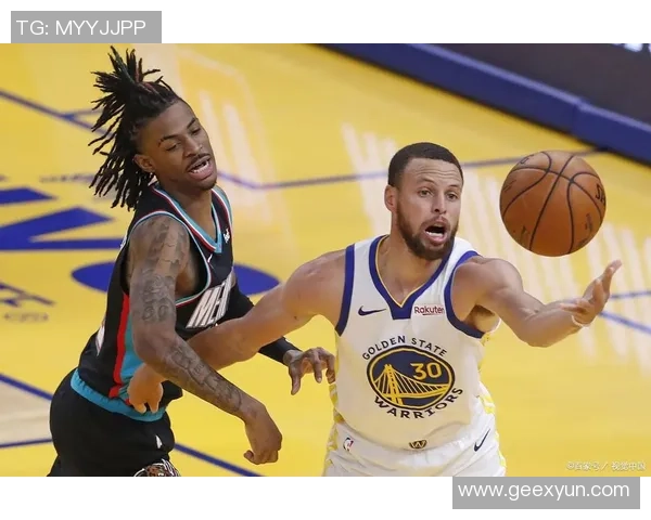 2017年勇士队与雷霆队的激烈对决回顾与分析 2017年勇士队与雷霆队的激烈对决回顾与分析