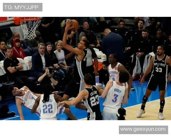 2015至2016赛季马刺与雷霆的激烈对决与精彩瞬间回顾 2015至2016赛季马刺与雷霆的激烈对决与精彩瞬间回顾