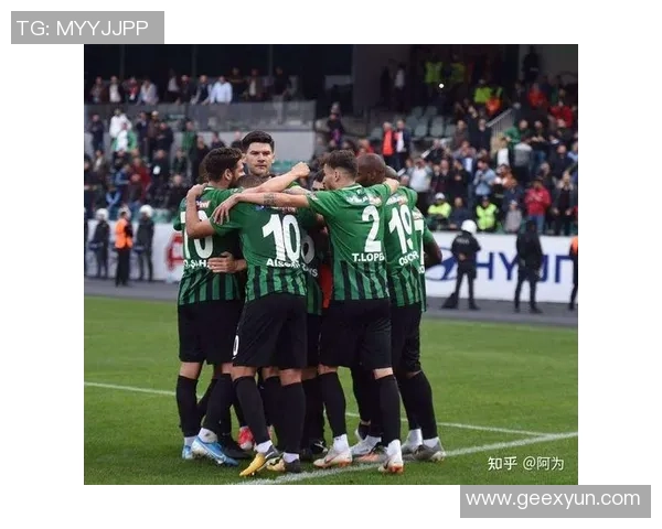 加拉塔萨雷对阵本菲卡精彩直播全程回顾与分析