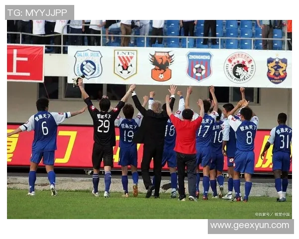 熊本深红与沥木FC的激烈对决展现足球魅力与团队精神的较量